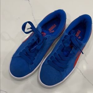 Puma boys shoes. Size 4. New